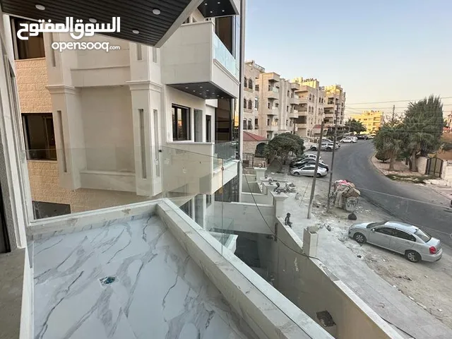 شقة طابق ثالث بمساحة 200 م في أرقى و أجمل مناطق عمان في شفابدران