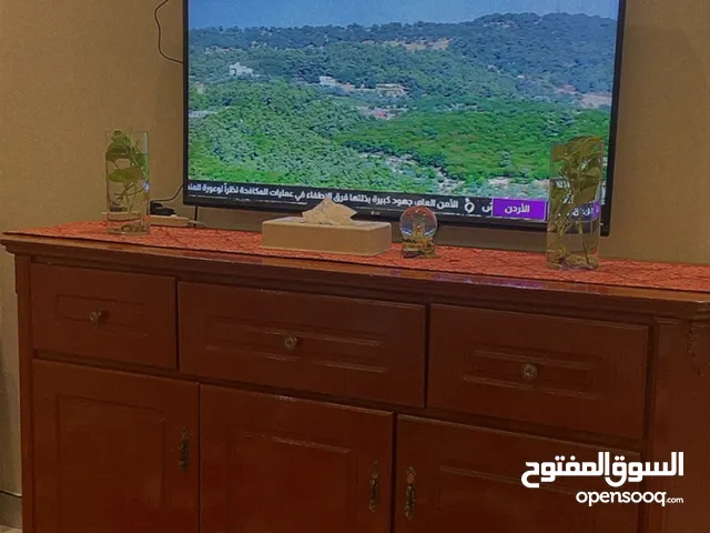 3كراسي غير مستعمل و دولاب خشب