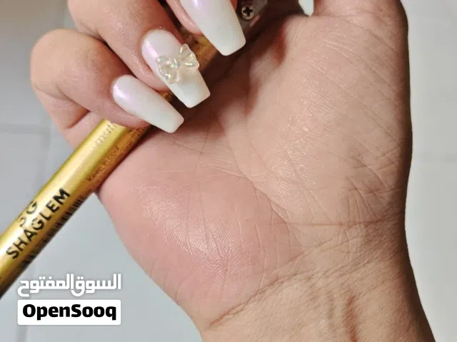 مطلوب بنت تجيد البيع في مستحضرات التجميل من الجنسيه العربية