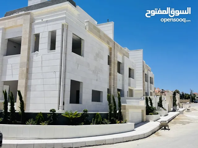 فلل فخمة للبيع الراهبات خلف محطة المناصير مقابل مطعم الطياره مساحة 400 متر طابقين الروف جديد مع مطبخ