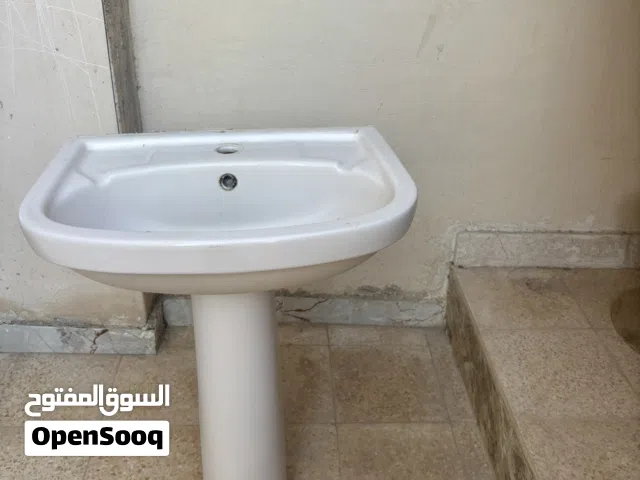 مغسله سعودي لون بيج عامود بحال الوكاله