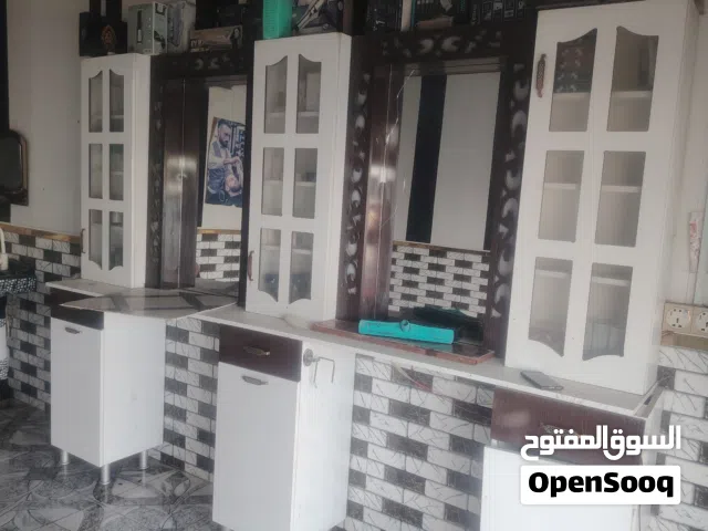 ميز حلاقة للبيع نضيف