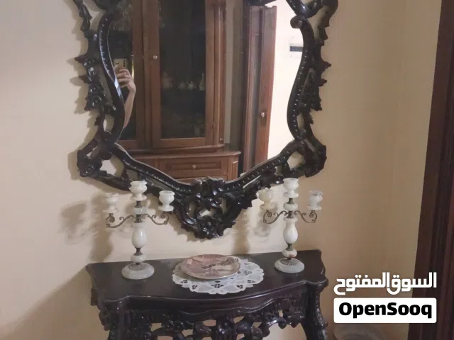 مرآة على مدخل الشقة