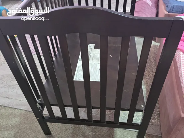 سرير اطفال مستعمل بحالة جيدة من سنتر بوينت Baby bed in good condition from Centrepoint.