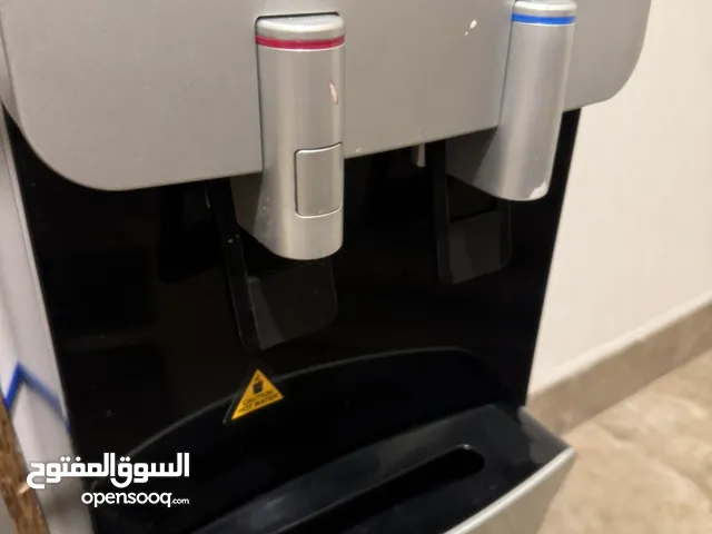 كولر ماء family شبك فلتر لون اسود وسلفر موديل حديث للبيع 100 دينار