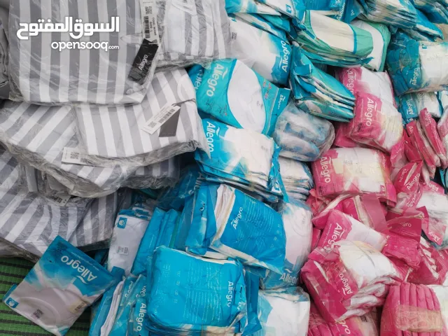 عندي كميات ملابس جديده للبيع في عدن ملابس داخليه أطفال وملابس نسائي وبناتي وولادي ورجالي وشراب وغيره