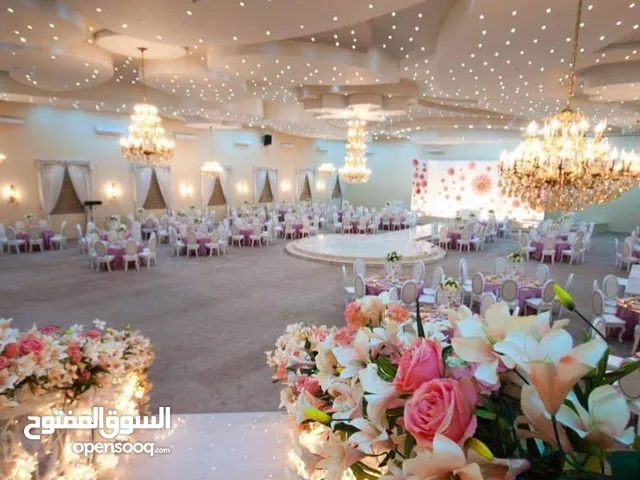مشرفة صالة افراح