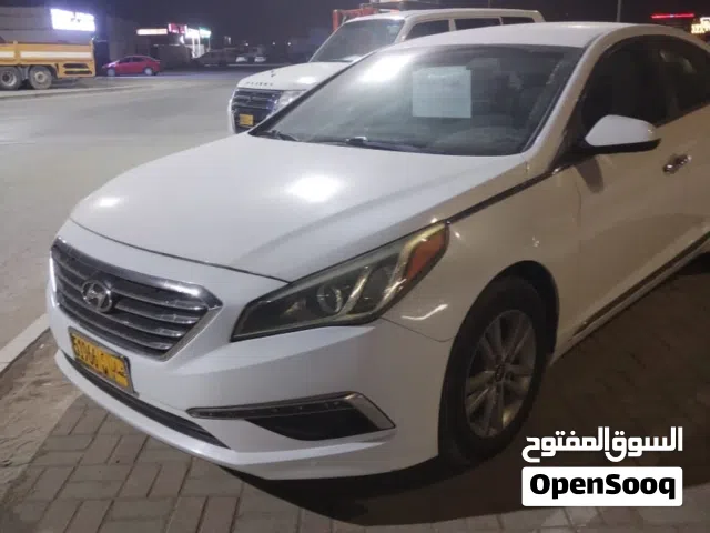 سيارة هونداي سوناتا 2015 كوبيه، لون أبيض، محترمة، مرخصة، كاش، مواصفات أمريكية