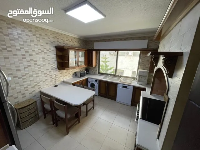 200 m2 3 Bedrooms Apartments for Rent in Amman Khalda