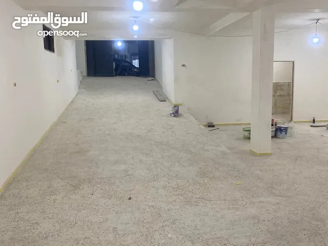 السلام عليكم ورحمة الله وبركاته يمشي محل او مخزن على الرئيسي في سوق الجمعه عراده بحانب اقرا الوصف