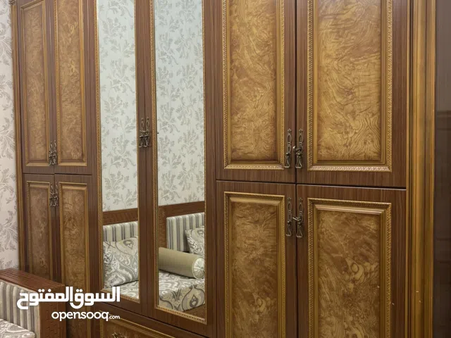 دولا كبير وعالي وعميق