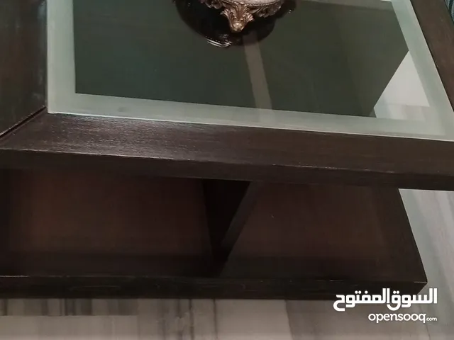 طقم طاولات خشب لاتيه بحالة ممتازة جدا