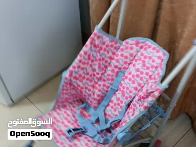 عربة أطفال ممتازة -  خفيفة الوزن (mother care) وماركة عالمية وتصلح للسفر
