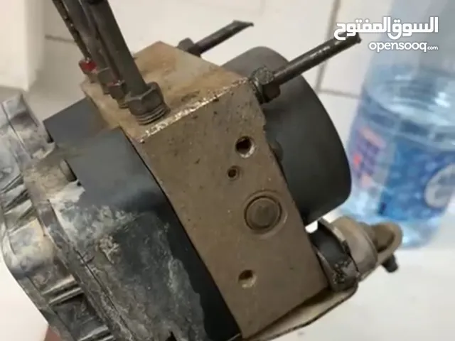 متوفر قطعة غيار جهاز abs سيارة كوريلااا 2008 مغلق مكابح بحالة ممتازة