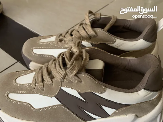 حذاء لبسة واحدة فقط للبيع