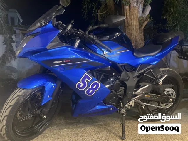 للبيع كوازكي 300cc موديل 2015 اوراق جمارك مطلوب 10 الاف درهم