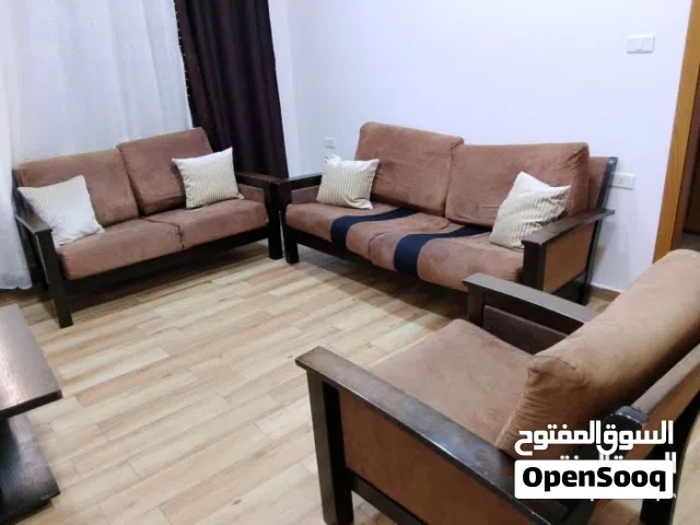 مورس أمريكي بحالة جيدة للبيع خشب زان كتير تقيل وبتحمل  مع طاولة شاشة ممتازة