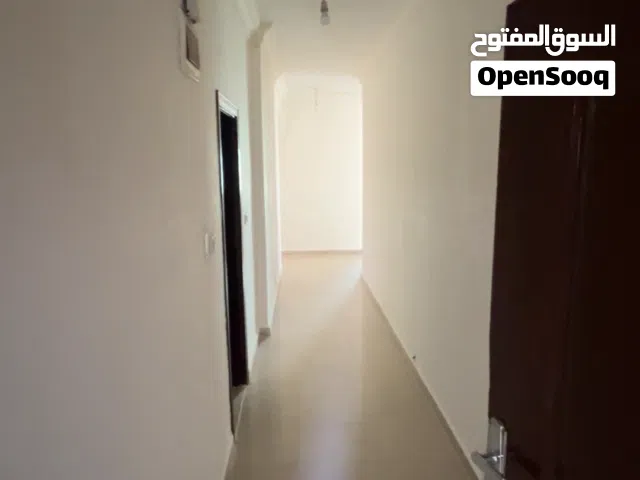شقة فارغة في ابو نصير للبيع طابق ثالث