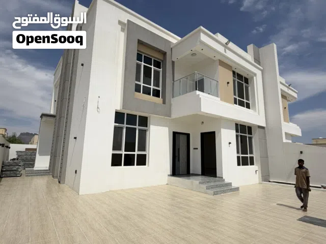 للبیع  : فيلا راقية بتصميم عصري في ولاية نزوى