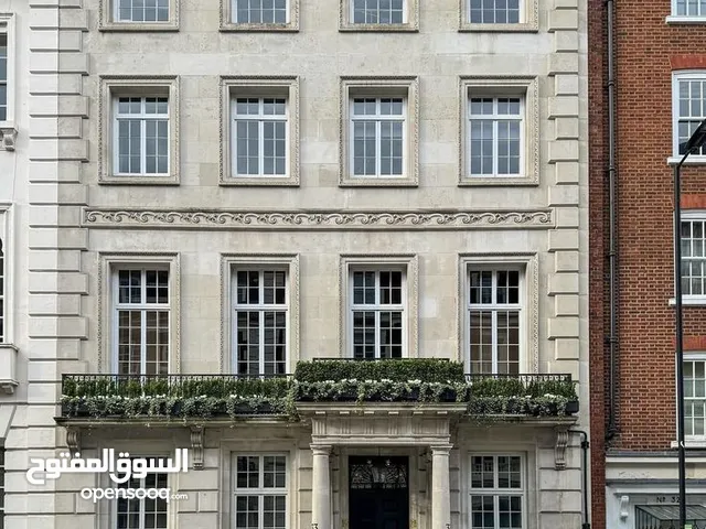 عمارة للبيع في الجرابة بن عاشور علي رئيسي شارع الجعانين يوجد فيها محل مؤجر ، العمارة ثلاثة طوابق