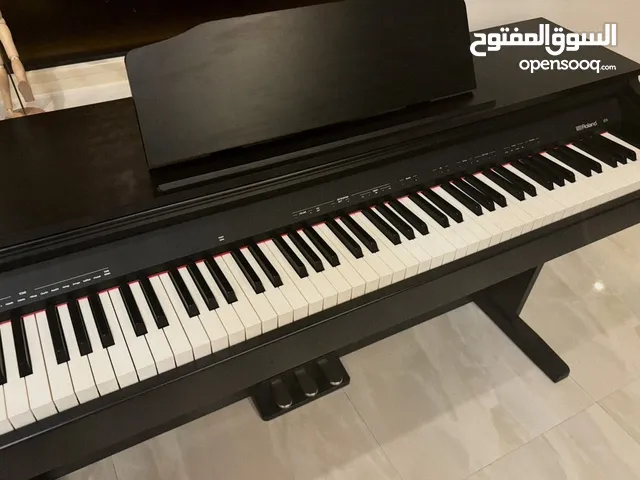 بيانو Roland RP-30