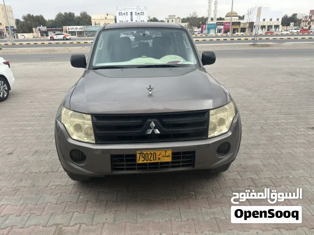 2014 ميتسوبيشي باجيرو GLS