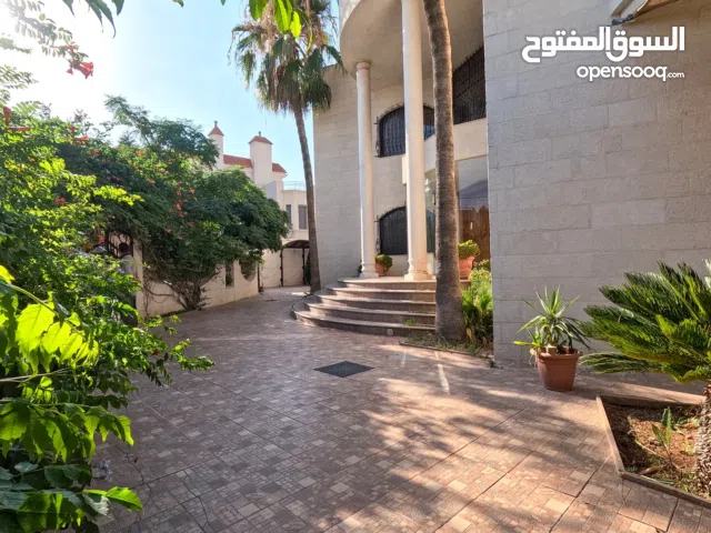 فيلا فاخرة للبيع عبدون