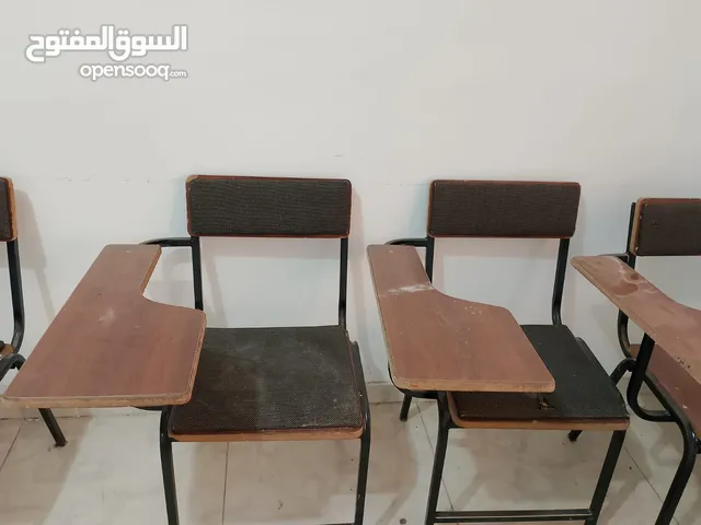 كراسي مركز مدرسه بحاله جيده , حديد قاسي يتحمل اوزان كبيره