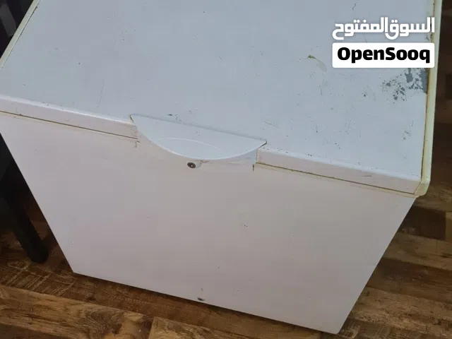 فريزر حجم صغير شغال مافيه اي مشاكل