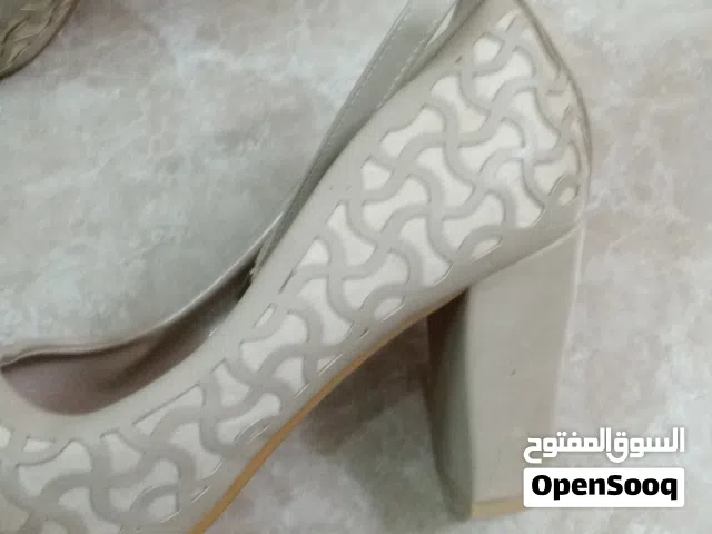احذيه للبيع