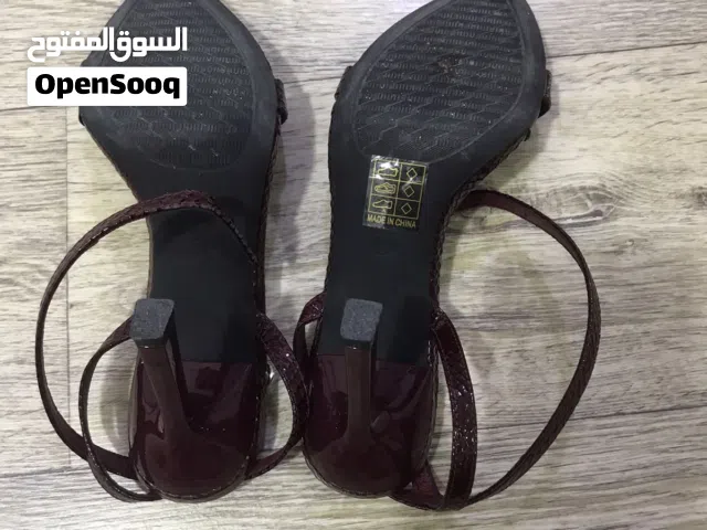 كعب عالي حجم37 نظيفة مستعمل لبسة وحدة