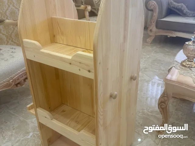مكتبة اطفال مع قاعدة متحركة