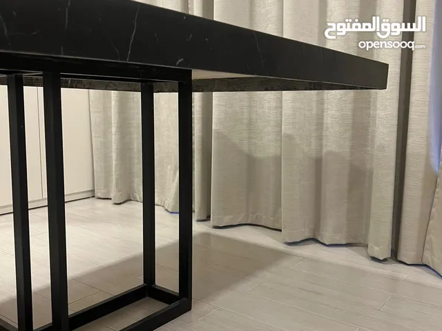 طاولة فخمة من رخام راقي للبيع