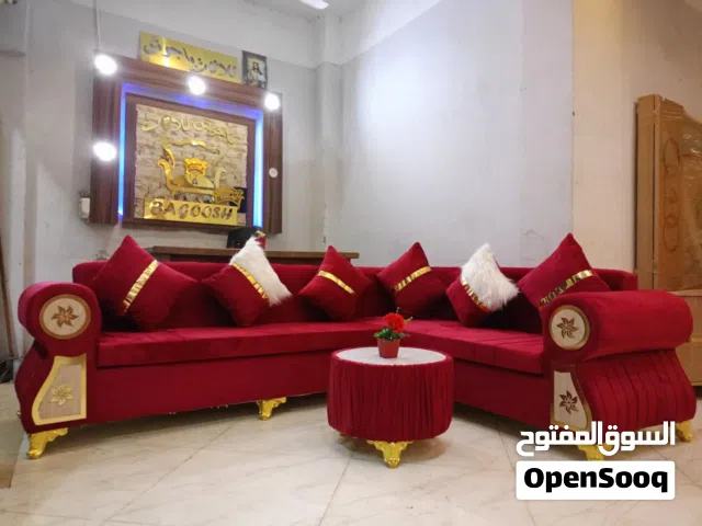 ركنة عبارة عن 2 كنبة كبيرة وترابيزه و6 مخدات مقاسها2مترفي2متر ونص