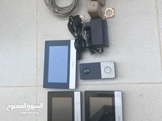 أنظمة مراقبة و إنتركووم ومكينة فتح الباب