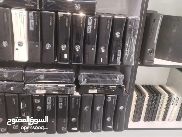 اكسبوكس 360 مع 240 لعبة مع جويستك عدد2 يوجد توصيل