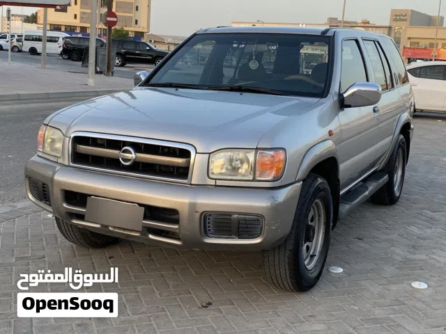 2004 نيسان باثفايندر Standard
