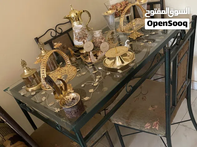 كنب حديد وطاوله زجاج