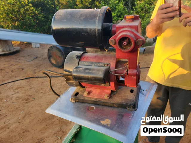 عدد 2 مضخات مياه بحالة ممتازة