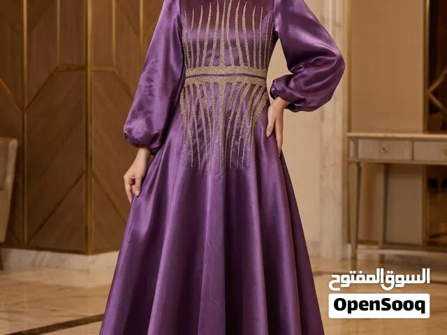 فستان سهرة ساتان بنفسجي (جديد - مقاس L).