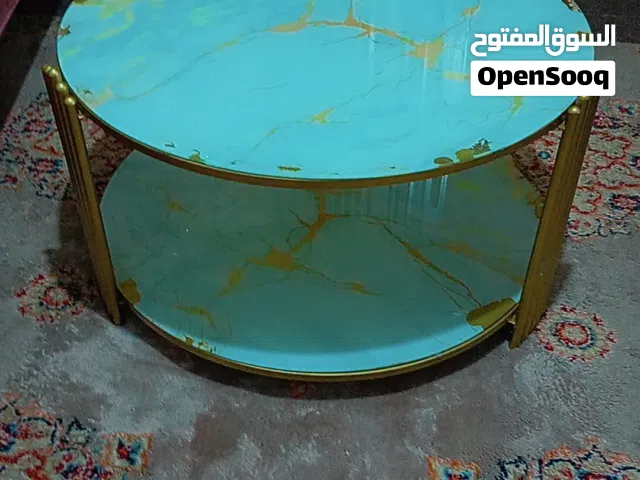 طاوله وسط للبيع بحاله جيده زجاج كامل البيع لضيق المكان