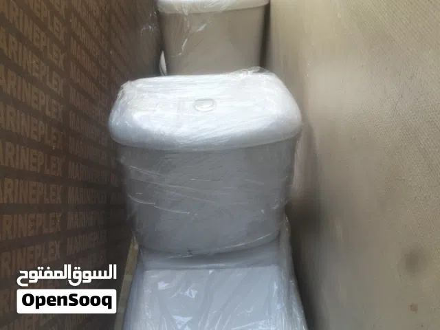 ثلاثة مرحاض فرنج نظيفه ويشتغل كل شي فيها
