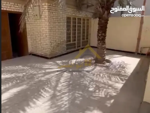 300 m2 5 Bedrooms Townhouse for Rent in Basra Jaza'ir