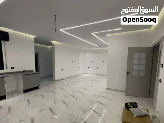 فيلا . حديثه . ارضيه . ايجار . بلقرب من مثلث الدبلوماسي .