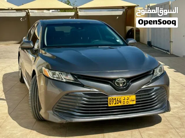 كامري LE رمادي 2020 للبيع