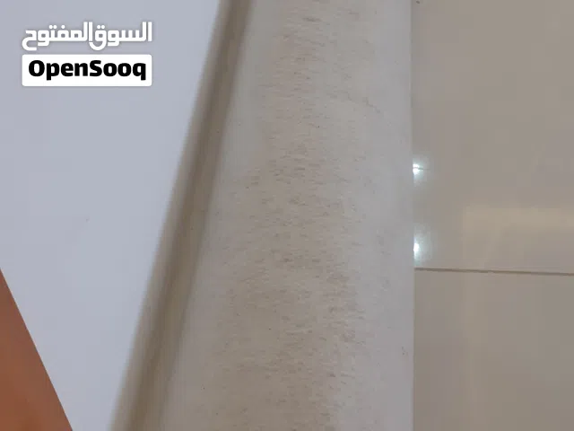 موكيت رصاصي مخطط نظيف .. للبيع