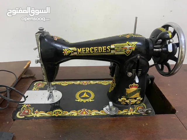 ماكينة خياطة مرسيدس بالقاعدة الحديد و القرصة الخشب