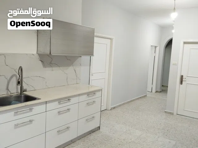 عمارة الوفاء 2 (فوق مكتبة الساريسي) الماصيون/ جهة ام الشرايط بجانب سوبر ماركت عسل وبصل شقة منفوضة