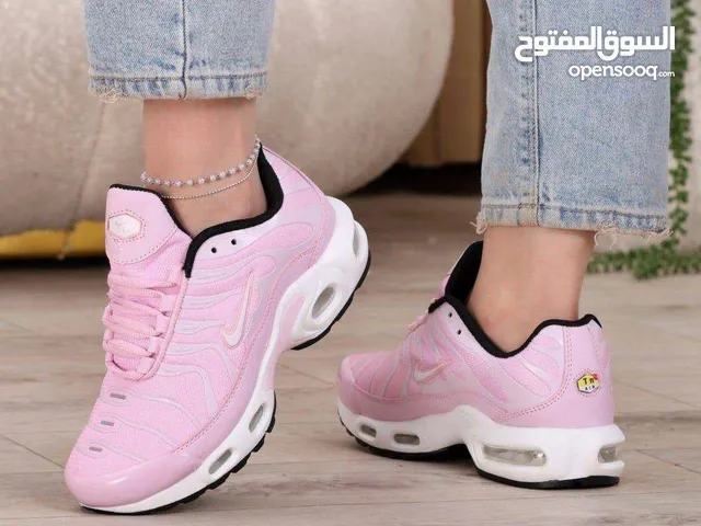 موديل Nike T الجديد الحصري طبي كوالتي 36-41 التواصل خاص التوصيل لكافة المناطق الضفة