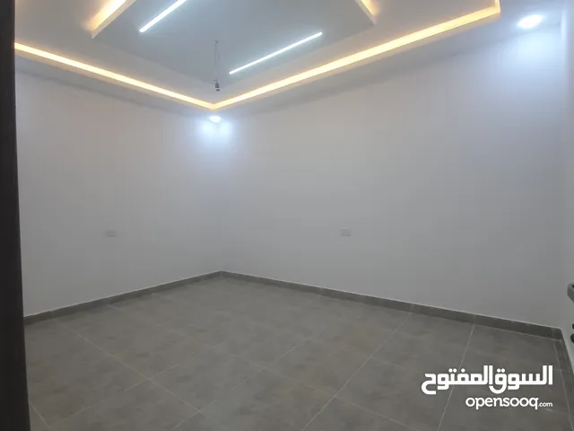 شقة جديد حجم كبير للبيع في مدينة طرابلس منطقة ابوسليم في مشروع الهضبة بالقرب من جزيرة الأرصاد الجوية